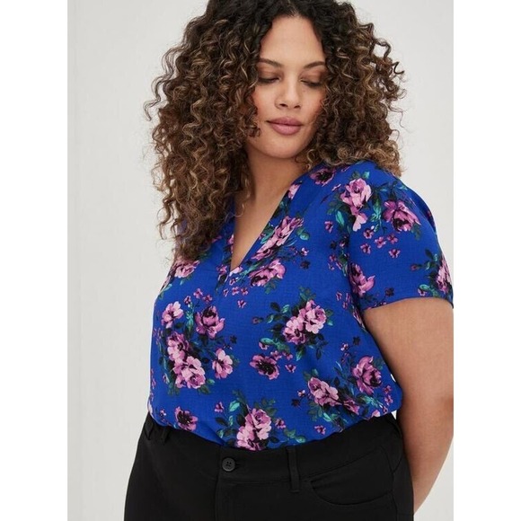 torrid Tops - SOLD - Torrid Blouse Sz 0 L 12 Blue Floral Split Front Pullover Top Shirt Roses